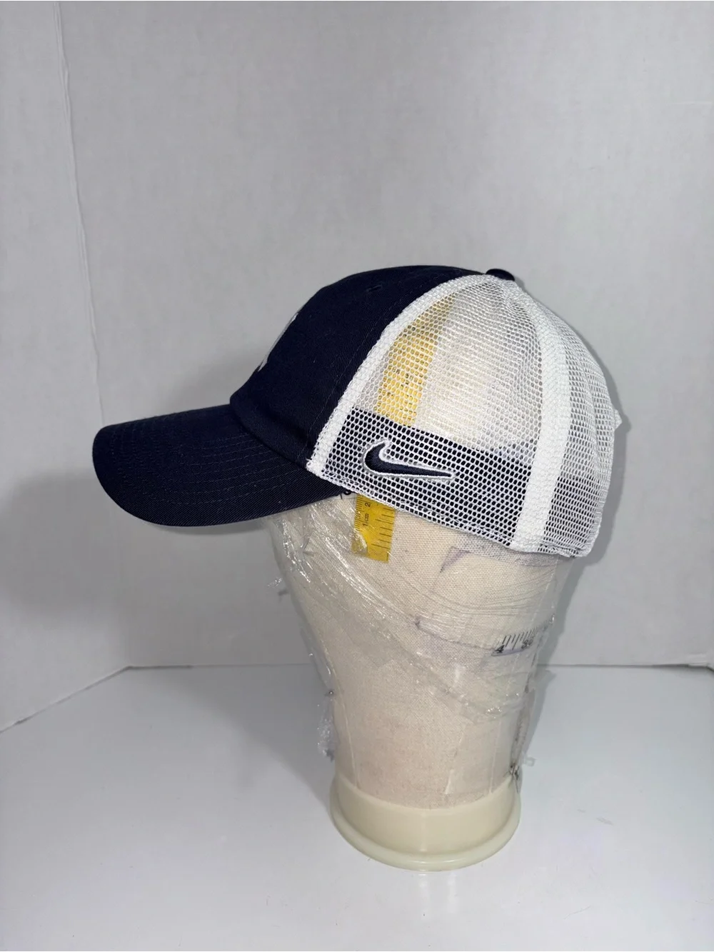 Nike Heritage86 New York Yankees MLB Dri-FIT Trucker Hat Snapback CapNavy Unisex